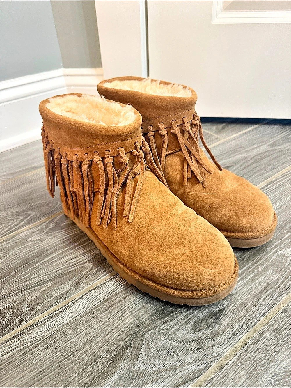 UGG Womens Classic Mini Fringe II Fringe Boots Brown US 10